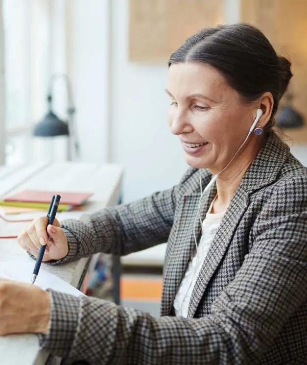 Zing Health broker agent working remotely and talking on the phone with a Zing Health member Zing Health broker agent working remotely and talking on the phone with a Zing Health member